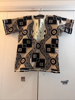 Traditional Short-Sleeve Kids Top in Black & Cream